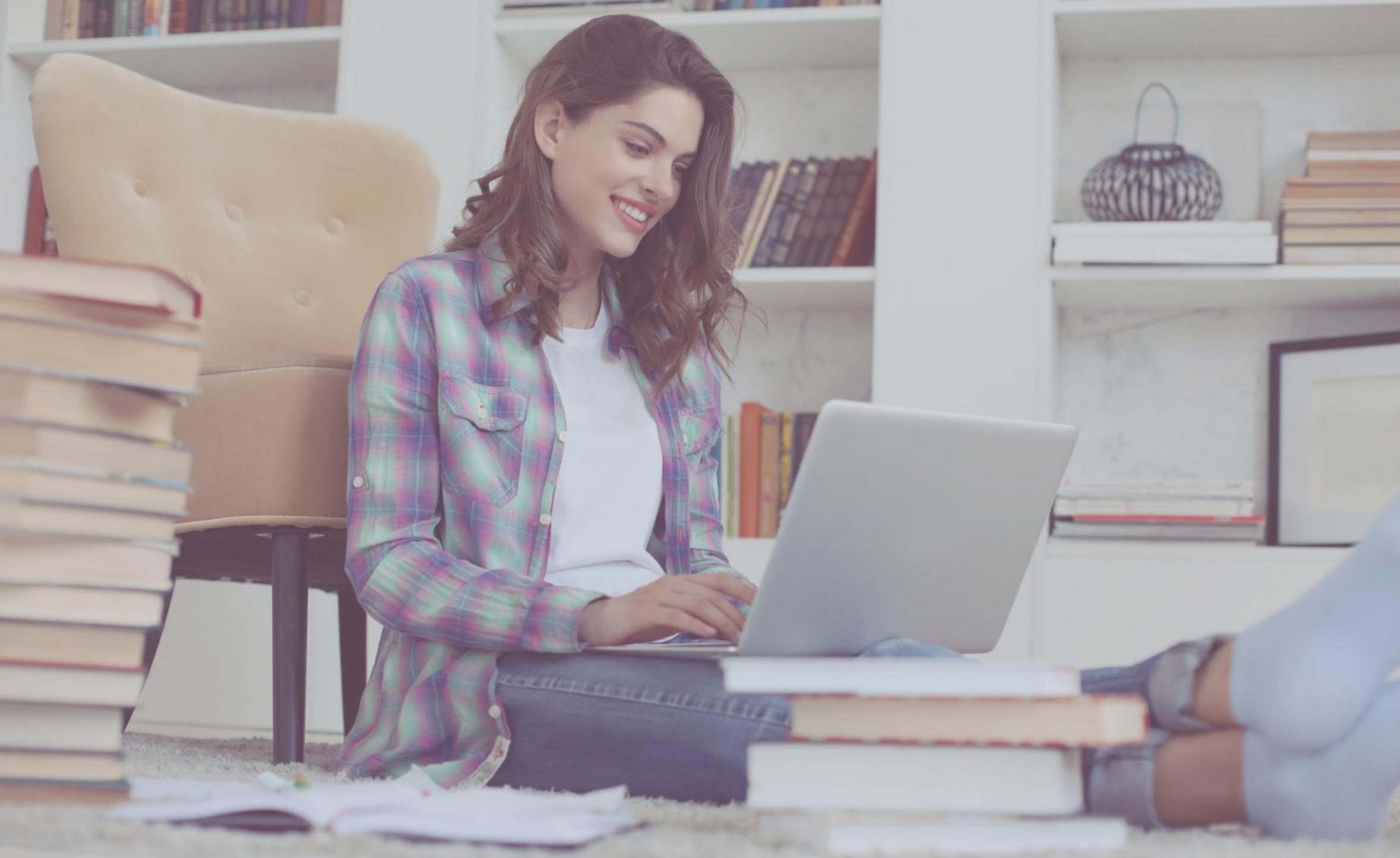 Interfaz de plataforma educativa en dispositivo móvil